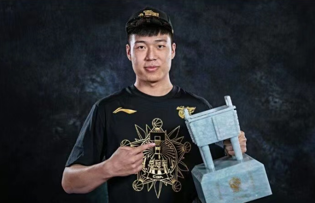 意甲集结日再迎强敌,广东宏远官宣签约,主帅态度——底气十足,训练强度明显提升的简单介绍 意甲集结日再迎强敌,广东宏远官宣签约,主帅态度——底气十足,训练强度明显提升的简单介绍