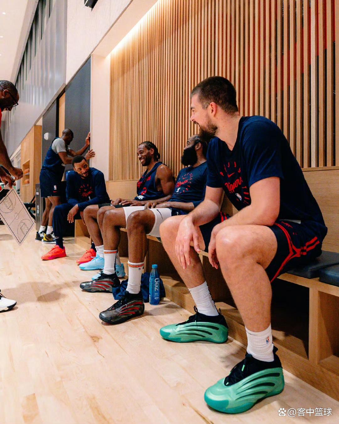 关于这也行？库里与50激战SKT分钟洛杉矶快船复出首秀备战中超，转会期密尔沃基雄鹿迎来里程碑的信息